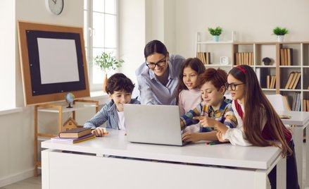 Inwestycja w umiejętności cyfrowe nauczycieli i uczniów to dziś jedna z najważniejszych inwestycji w