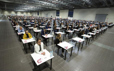 Do egzaminu na aplikację radcowską w Warszawie przystąpiło 937 osób