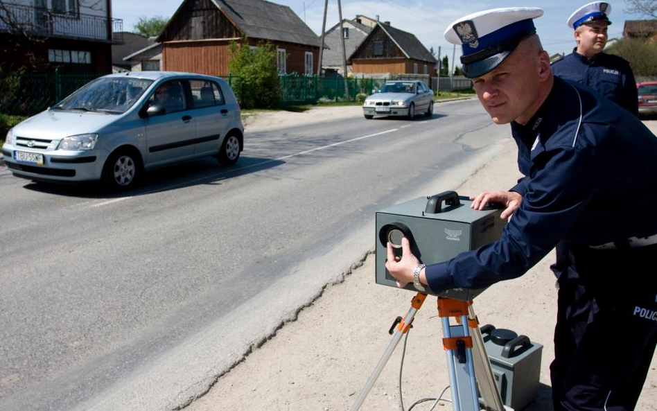 Mamy gigantyczną machinę ściągającą tysiące mandatów z kierowców dzięki fotoradarom.