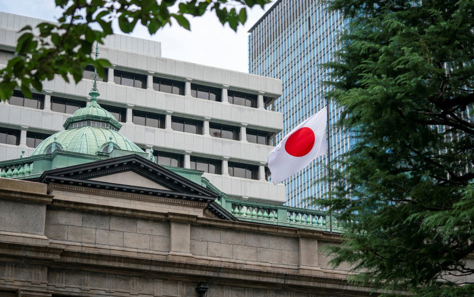 Bank Japonii podnosi stopy, gdy inni mają ciąć