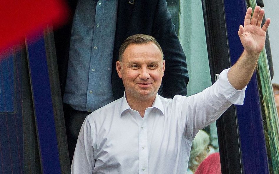 Sondaż CBOS: Andrzej Duda liderem zaufania. Nie uwzględniono Rafała Trzaskowskiego