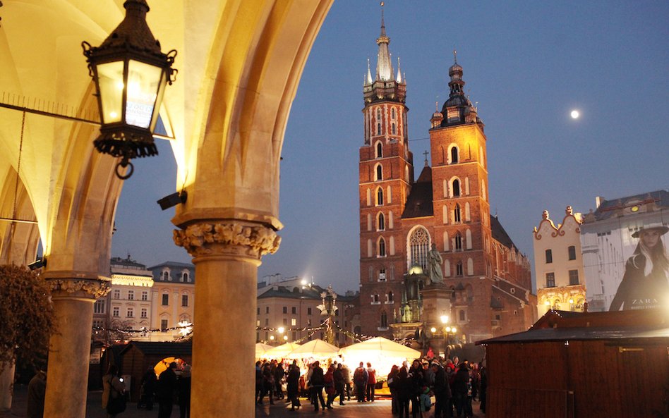 Historia Rynku Głównego w Krakowie sięga XIII wieku. Jest on największym placem Krakowa, a także jed