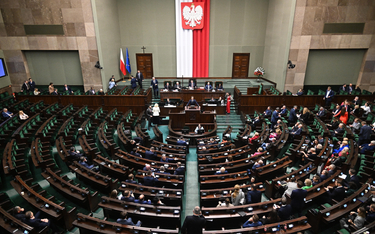 Sala plenarna Sejmu podczas debaty nad uchwałą w sprawie KRS