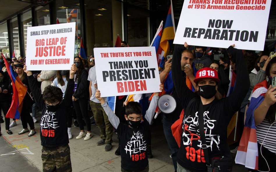 Beverly Hills, Kalifornia. Demonstracja zorganizowana przez Armenian Youth Federation przed tureckim