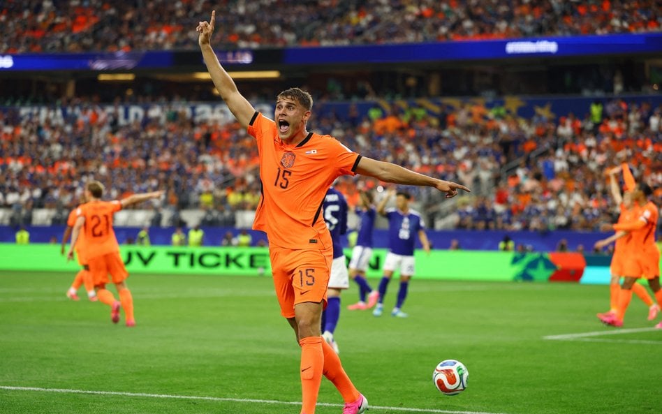 Micky van de Ven z reprezentacji Holandii podczas meczu grupy F mistrzostw świata FIFA 2026 z Japoni