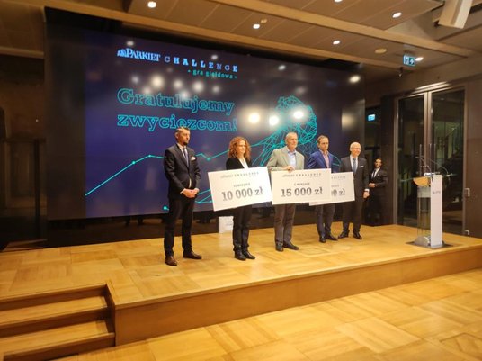 Emocjonującą walkę pod koniec sesji wygrał właśnie Mirosław Bernat, który zarobił w sumie 15 proc.