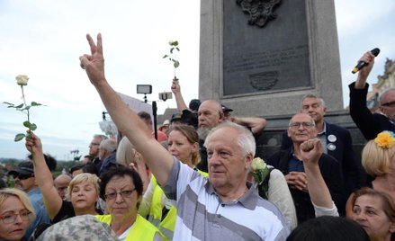 Miesięcznice: Na ulicach ci sami dysydenci