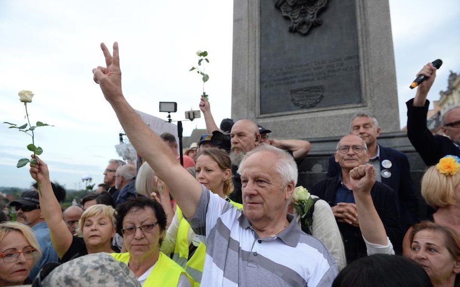 Miesięcznice: Na ulicach ci sami dysydenci