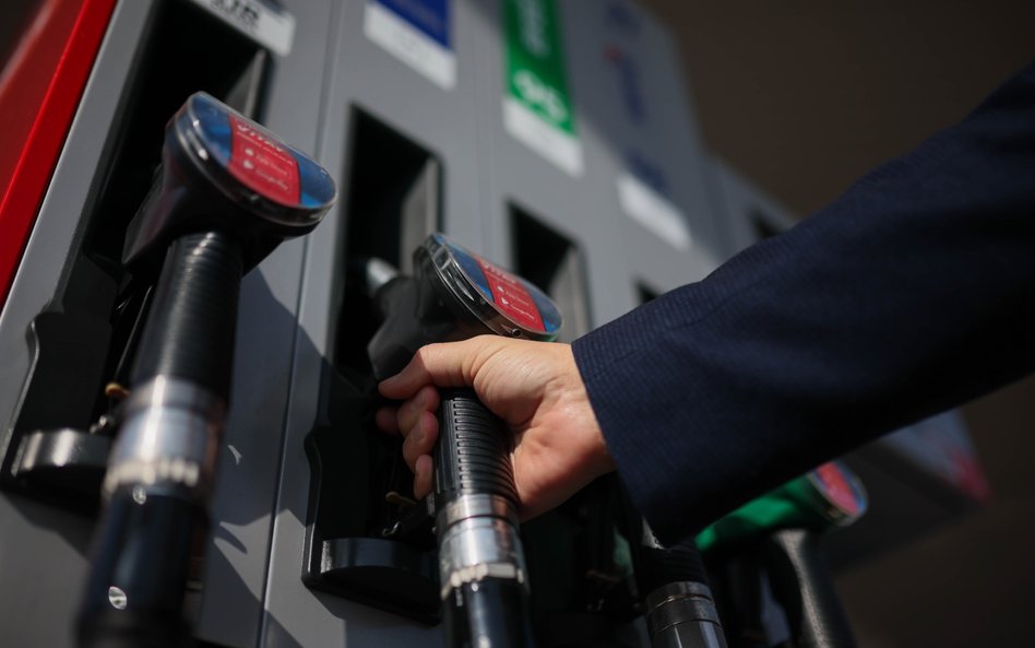 Ceny paliw na stacjach. Czy rząd Donalda Tuska powinien interweniować? [SONDAŻ]