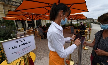 Koronawirus. Francja: 1,8 mln osób nie popracuje bez "paszportu covidowego"