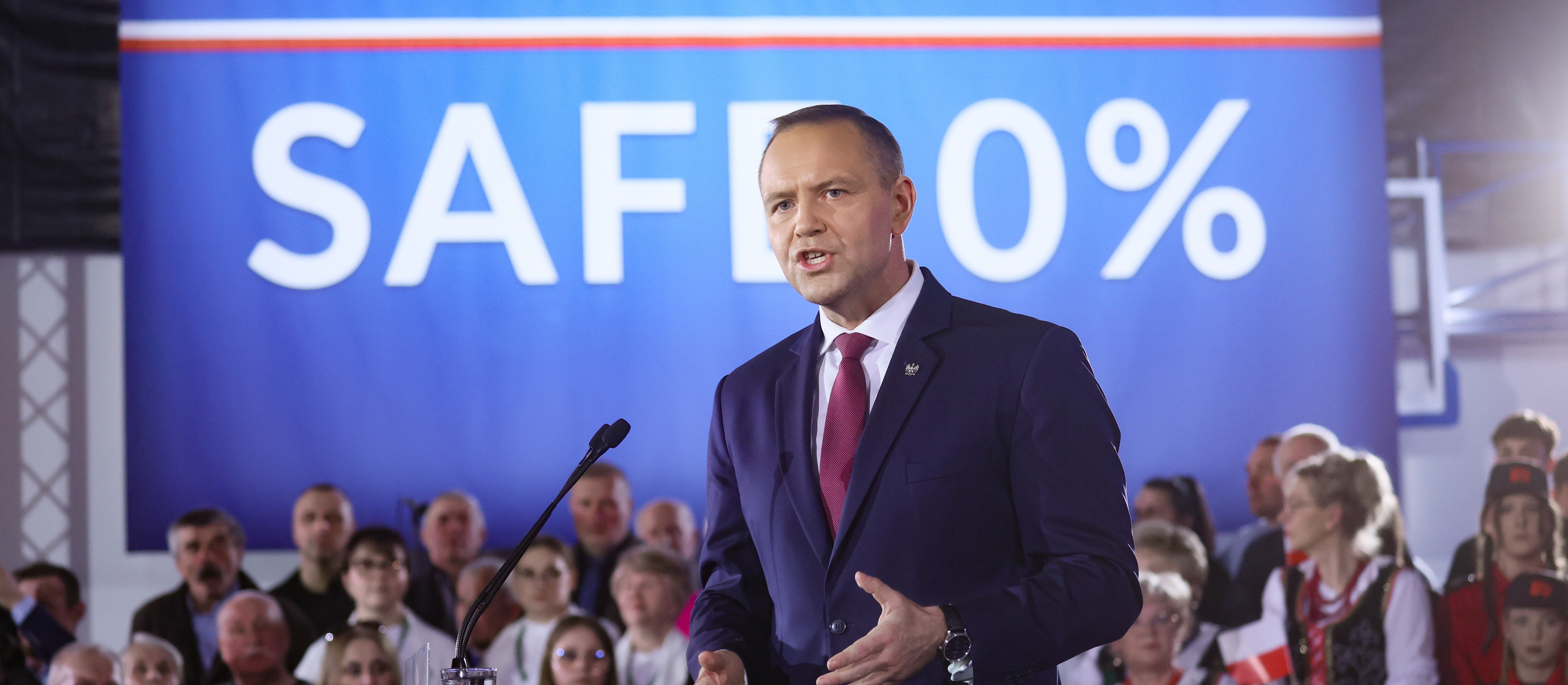 Fitch: Weto Nawrockiego do ustawy o SAFE uwypukla ryzyka dla finansów publicznych