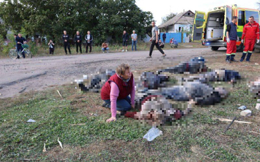 Atak rakietowy Rosjan w obwodzie charkowskim, jest kilkadziesiąt ofiar - podał Wołodymyr Zełenski