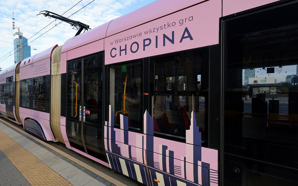 Od 6 do 12 października, po Warszawie kursować będzie specjalny tramwaj z pianinem i muzykami grając