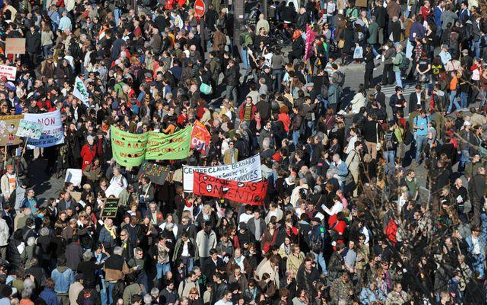 Kryzys wywołał strajki i demonstracje we Francji