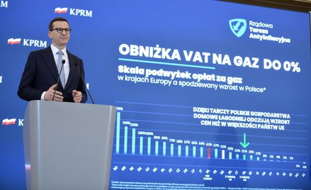 Premier Mateusz Morawiecki na konferencji prasowej, na której zapowiedział w ramach drugiej tarczy a