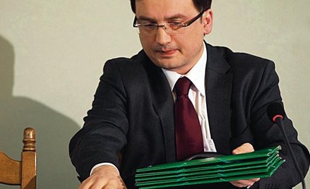 Prawie cztery godziny trwała swobodna wypowiedź Zbigniewa Ziobry przed komisją naciskową