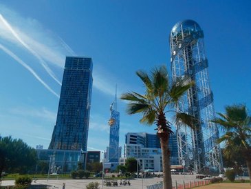 Batumi to miasto, które łączy nowoczesną architekturę z kultywowaniem lokalnych tradycji. W centrum 