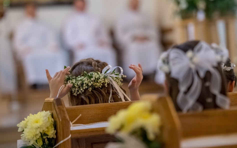 Wracają komunie, wiele odbędzie się na kredyt