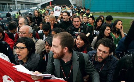 Działacze organizacji ekologicznych chcieli wczoraj zablokować obrady na szczycie w Kopenhadze
