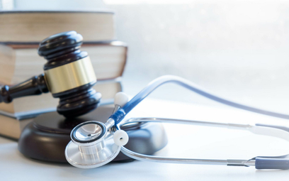 Odszkodowania za błędy medyczne: brakuje biegłych i lekarzy sądowych