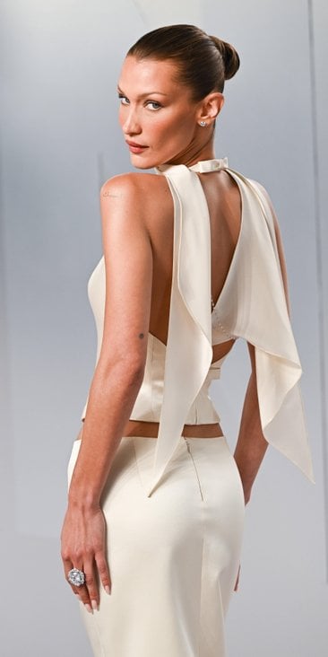 Bella Hadid dwa lata temu stworzyła markę Ôrəbella oferującą luksusowe perfumy łączące zapach z piel