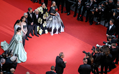 Martin Scorsese z liczną ekipą przed pokazem w Cannes swojego filmu „Killers of the Flower Moon”