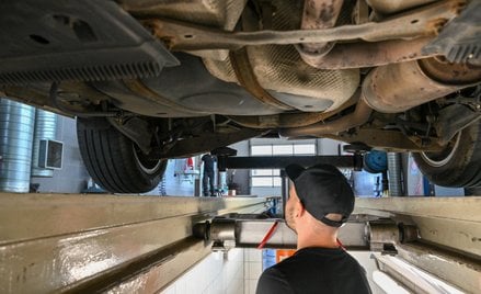 Badanie stanu technicznego samochodu w stacji kontroli pojazdów