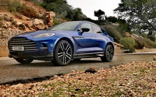 Aston Martin DBX707