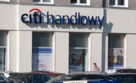 Handlowy powalczy o dywidendę