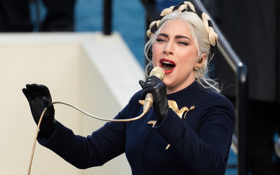 Lady Gaga, De Niro i certyfikaty