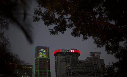 Mały Hongkong pożycza dużym Chinom