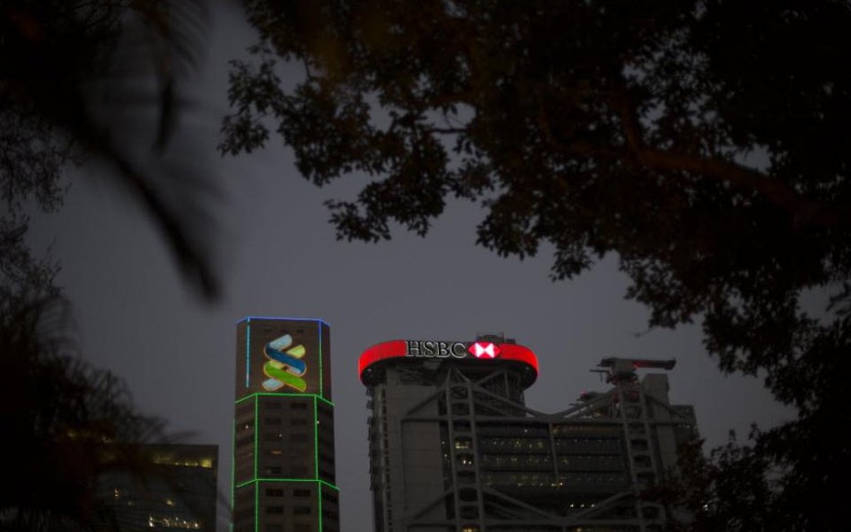 Mały Hongkong pożycza dużym Chinom