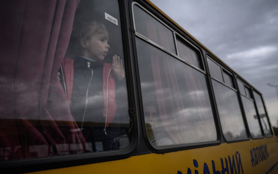 Na Ukrainie zaginął autobus z ewakuowanymi mieszkańcami Donbasu