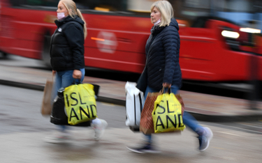 Brytyjskie sieci handlowe: Nie naszym zadaniem jest wymuszanie noszenia masek w sklepach