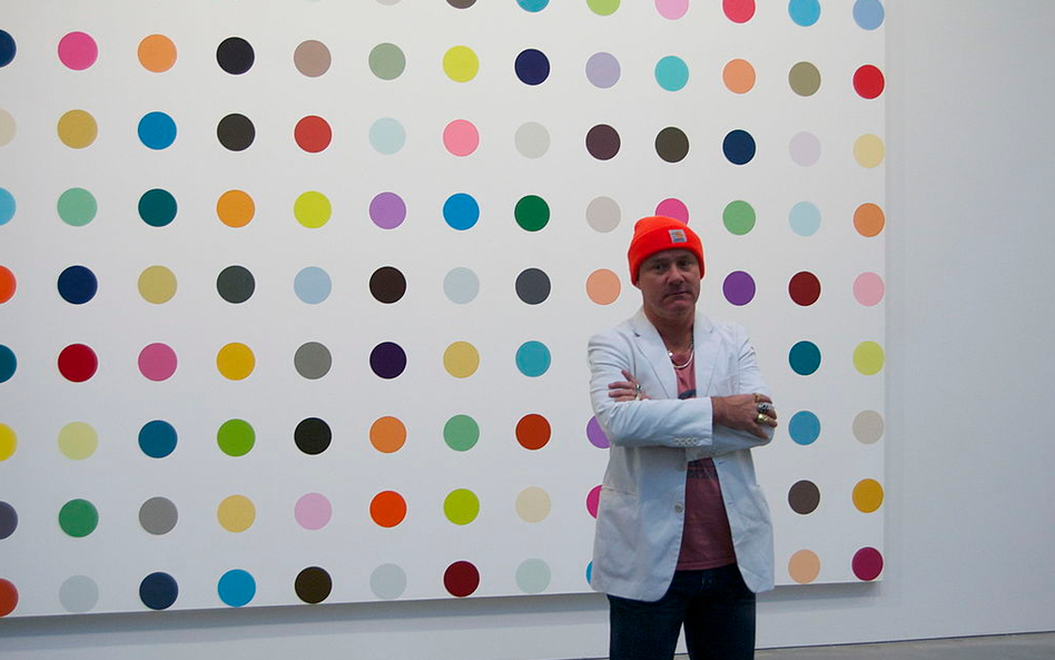 Damien Hirst zasłynął kontrowersyjnymi pracami. Do najsłynniejszych należy „Fizyczna niemożliwość śm