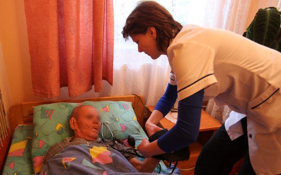 Umieszczanie osób w domach pomocy społecznej narusza konstytucję