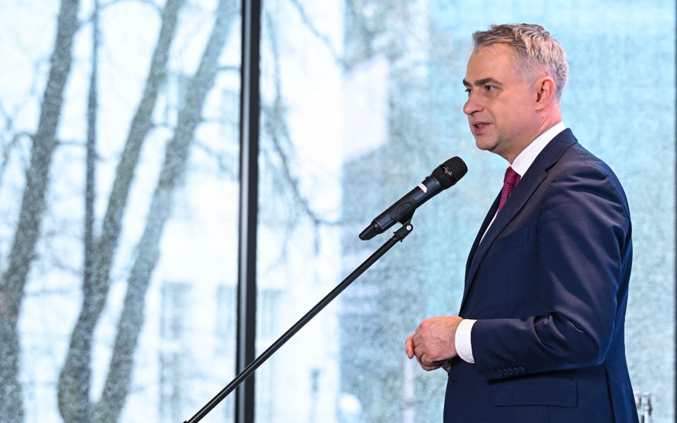 Wicepremier, minister cyfryzacji Krzysztof Gawkowski podczas konferencji prasowej w Warszawie