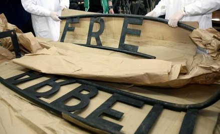 Kradzież w Auschwitz: dlaczego postępowanie karne budzi wątpliwości