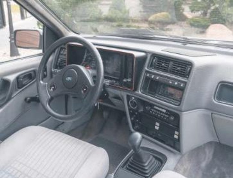 Wnętrze w pełni oryginalne i na pewno nietuzinkowe. Za kółkiem siedzi się rozkosznie. To poza wszyst