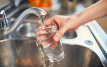 Ponad 94 procent przedsiębiorstw wodno-kanalizacyjnych złożyło wnioski o podniesienie taryf za wodę