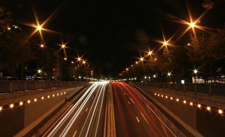Jakie zarzuty prokuratura może postawić kierowcy samochodu, który pędził ulicami Warszawy ponad 200 