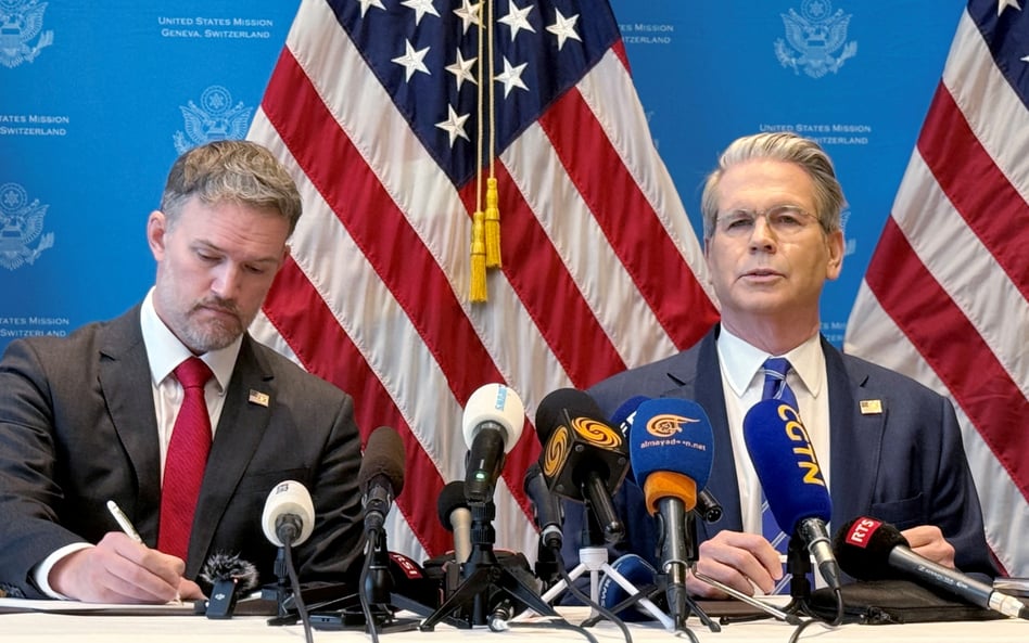 Sekretarz Skarbu USA Scott Bessent i przedstawiciel handlowy USA Jamieson Greer biorą udział w konfe