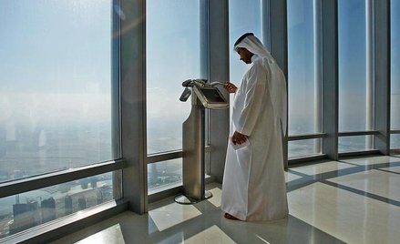Ze 124 piętra Burj Dubai rozciąga się widok na pogrążony w kłopotach emirat