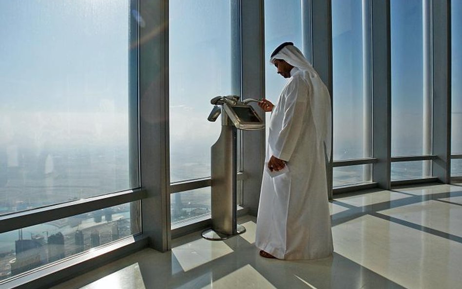 Ze 124 piętra Burj Dubai rozciąga się widok na pogrążony w kłopotach emirat
