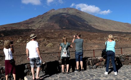 Przystanek po drodze na Teide z widokiem na Pico Viejo (3134 metrów)