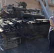 Wrak czołgu w okolicy Mariupola. Ukraińskie władze obawiają się w każdej chwili rosyjskiej ofensywy 