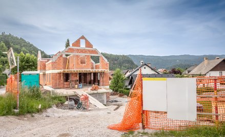 W ślad za wzrostami cen mieszkań w górę idą także ceny domów jednorodzinnych