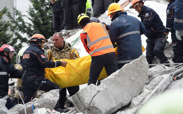 49 ofiar trzęsienia ziemi w Albanii. Rannych są setki