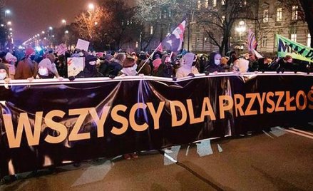 Na dzień przed unijnym szczytem młodzi aktywiści protestowali przed Kancelarią Premiera w Warszawie 