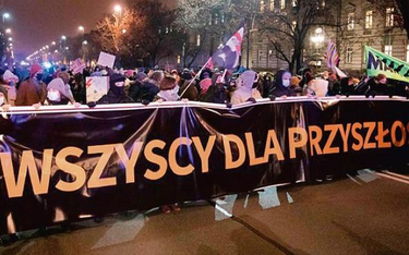 Na dzień przed unijnym szczytem młodzi aktywiści protestowali przed Kancelarią Premiera w Warszawie 